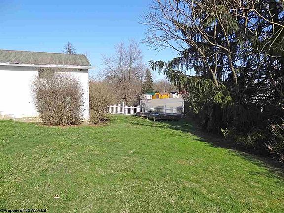 5th image of 408 Crowl St