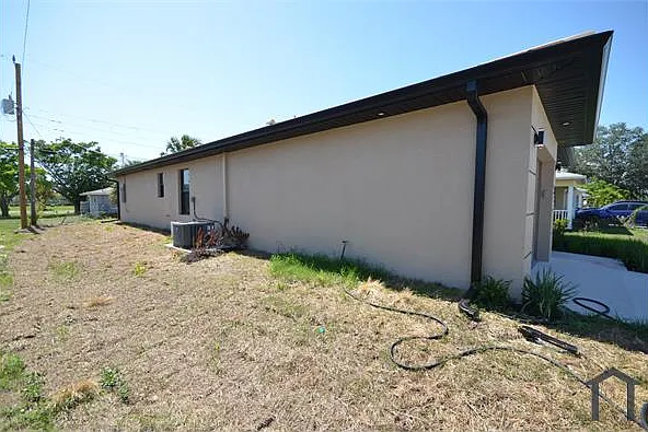 2132 Barker Blvd — Photo 5