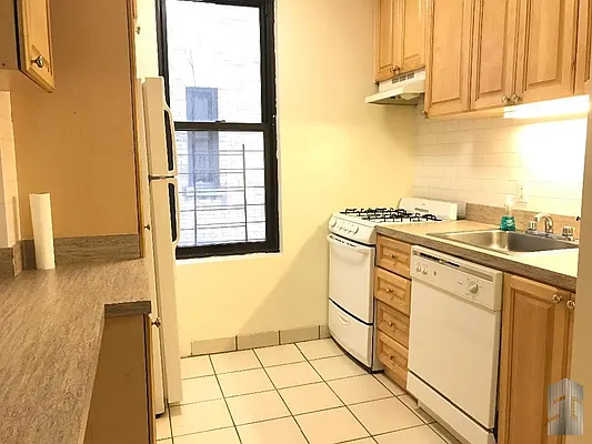 Rented by Skyline Group Real Estate | media 9