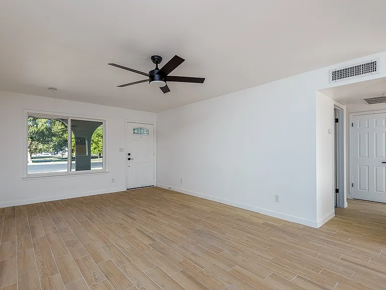 2519 W Vineyard Rd — Photo 9