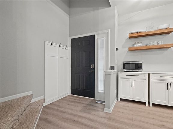2nd image of 1476 Doolittle Ln