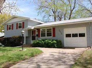 2836 SW Sunset Rd, Topeka, KS 66614