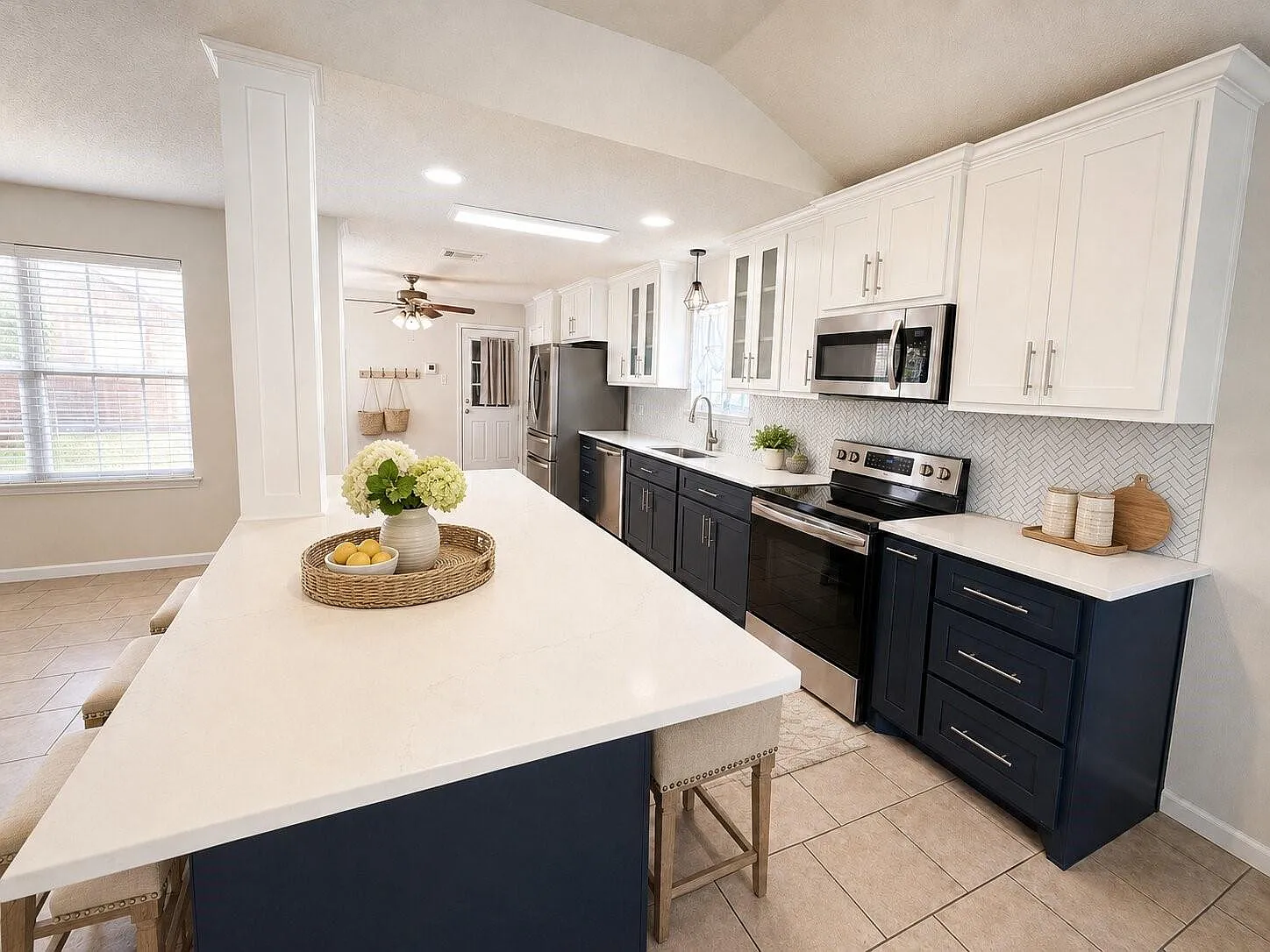 3 bed, 2.0 bath, 1561 sqft, $2,100 — Photo 3