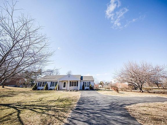3rd image of 104 Stayman Ln