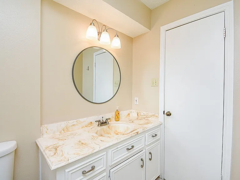910 Shillington Dr — Photo 39