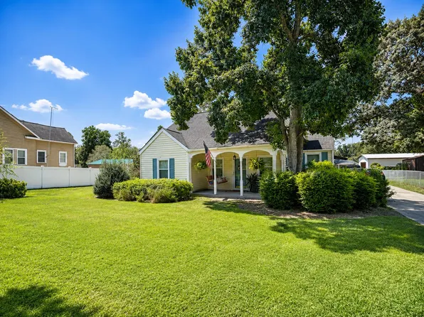15 N Dukes St, Summerton, SC 29148