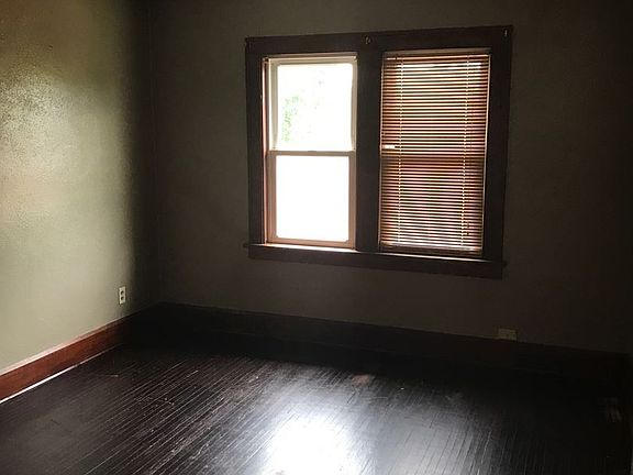 3rd image of 1521 Benton St