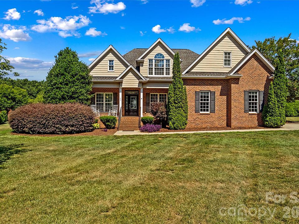 1st image of 185 Upper Oak Dr