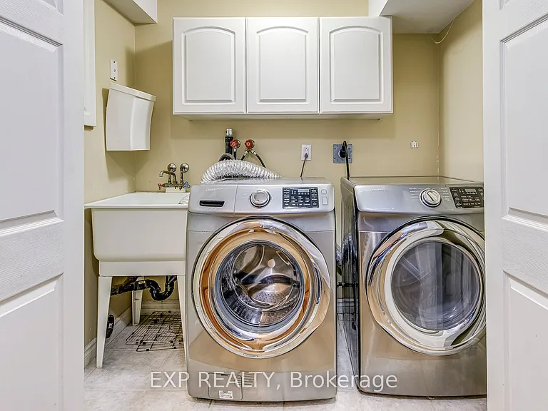2407 Stefi Trl — Photo 32