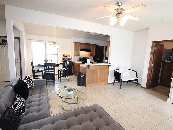 3rd image of 8622 NE 34th Pl