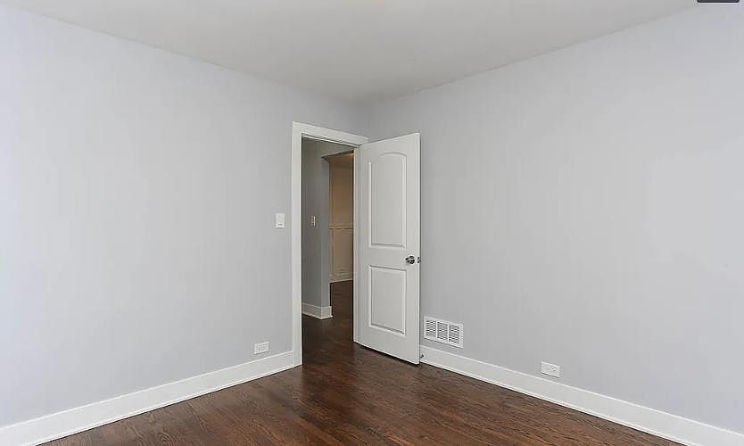 1st image of 5425 S Oak Park Ave