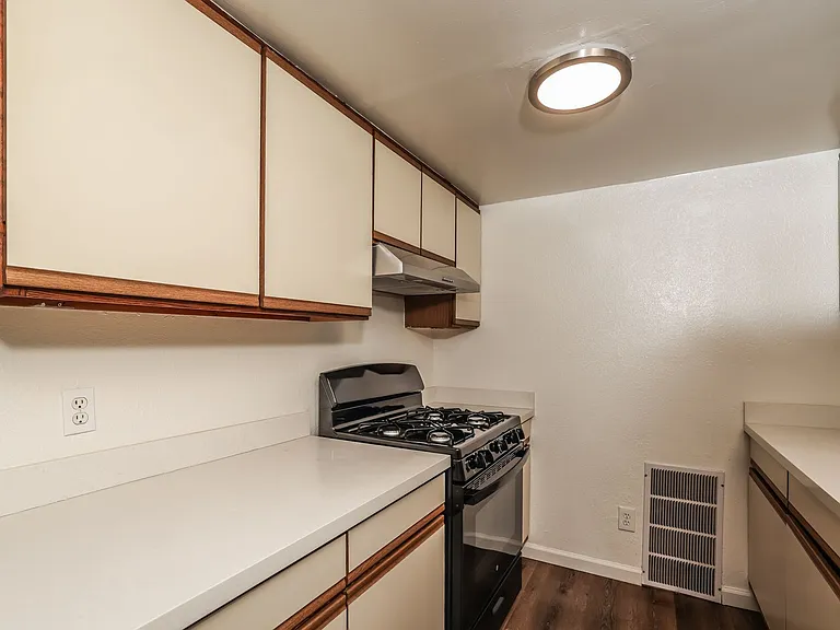 5851 Vallejo St #D — Photo 14
