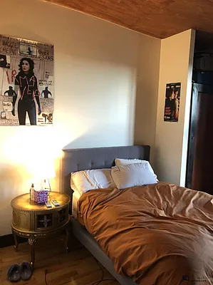 Rented by Batra Group Inc | media 12