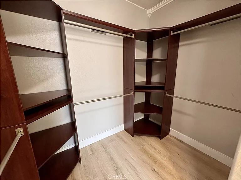 15068 Knollwood St — Photo 17