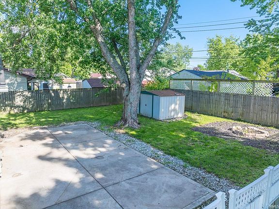 4th image of 315 Birchwood Ct