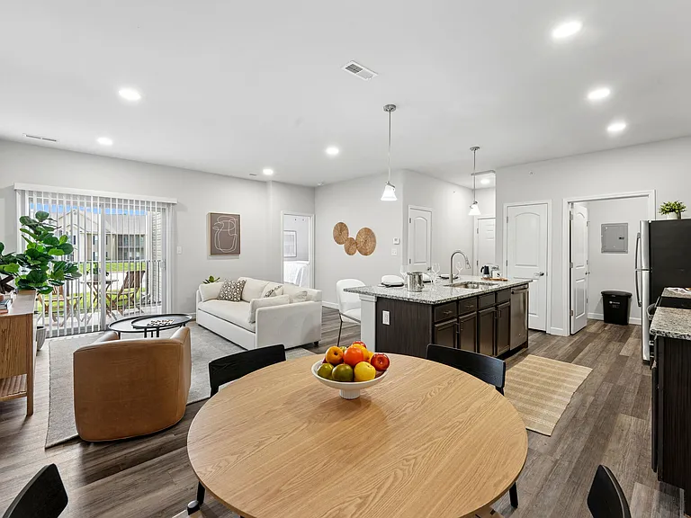 Sugar Creek Apartments — Photo 14