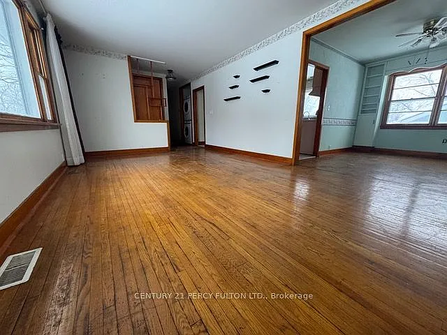 71 Prince Of Wales Dr #MAIN — Photo 23