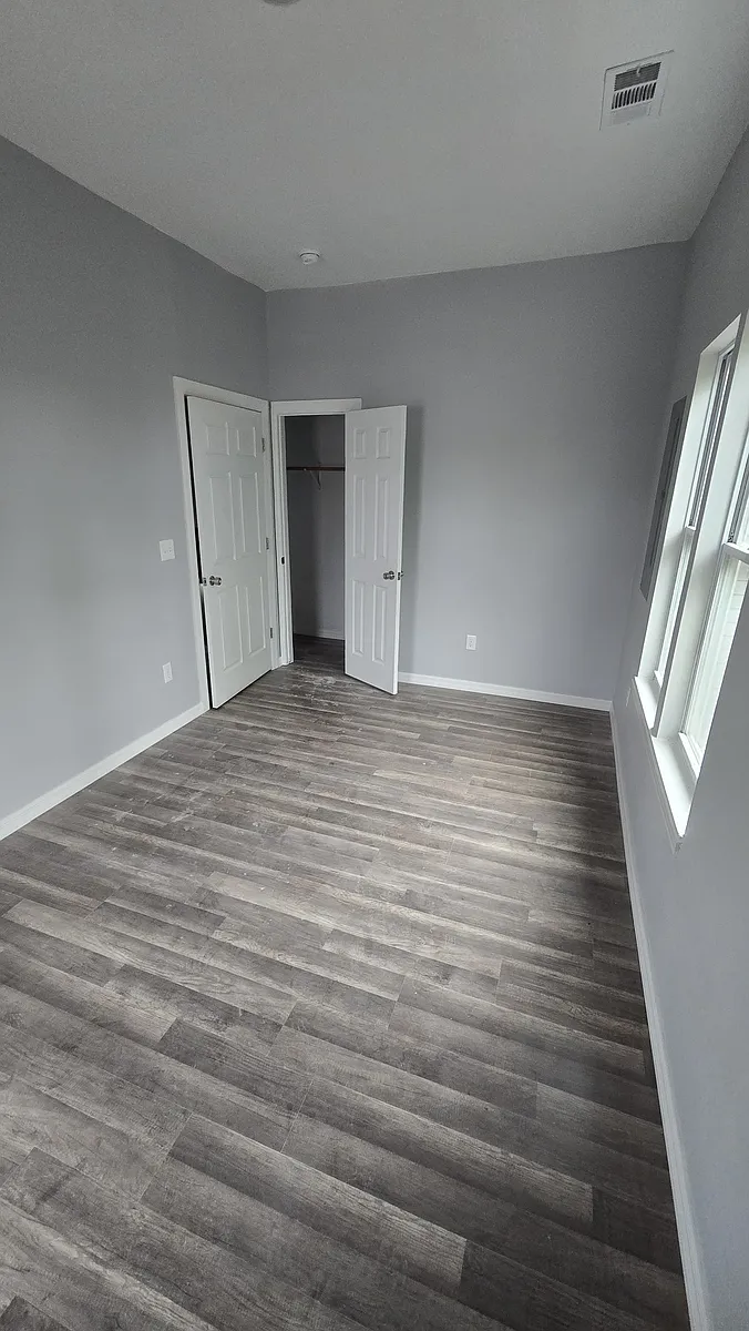 Building Photo - 209 N Walter St #211