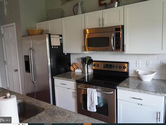3rd image of 713A W Brown St