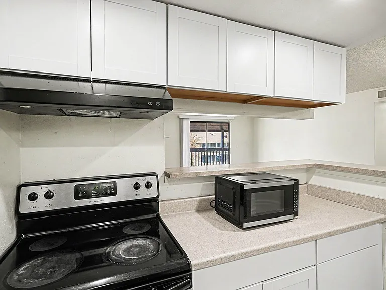 18004 E Ohio Ave #202 — Photo 7