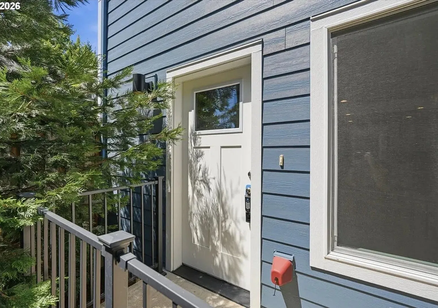 A Dog Lover's Dream! Modern Single-Family Home, Large Private Backyard & Creston Park Steps Away — Photo 1
