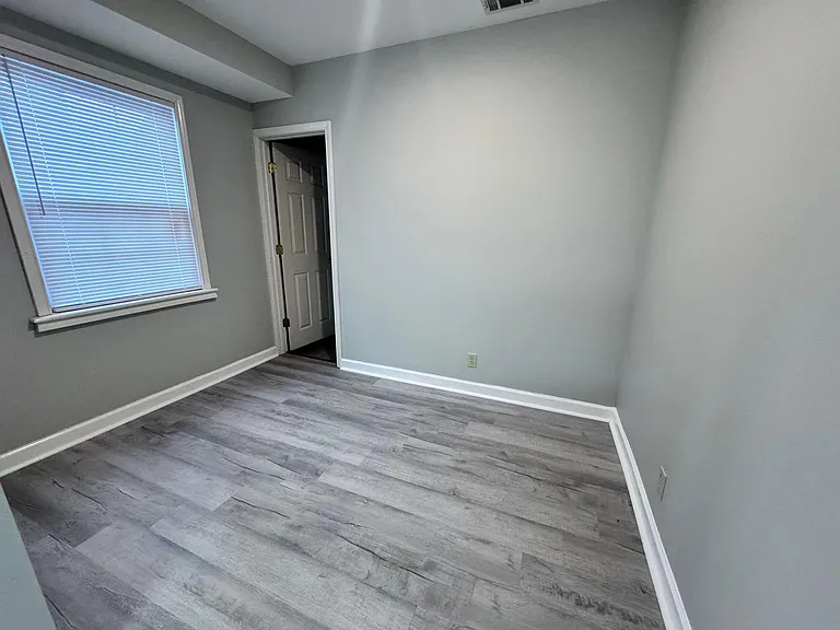 607 Warner Ave — Photo 6