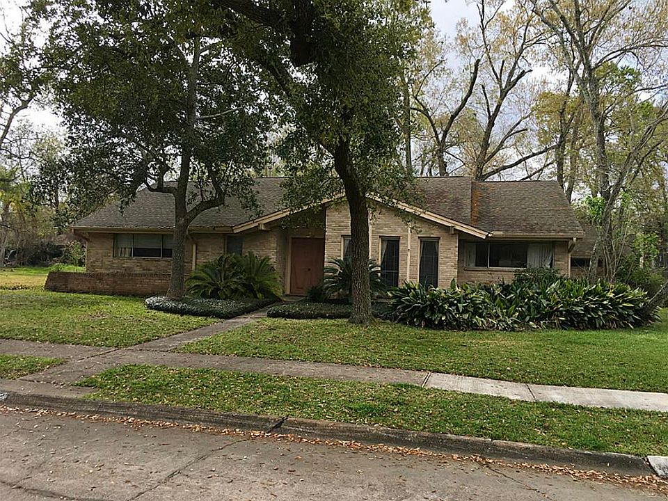 1st image of 302 Willow Vista Dr