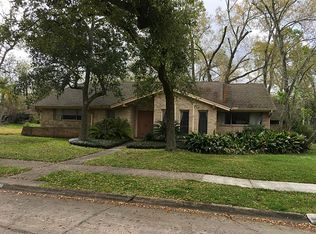 302 Willow Vista Dr, Seabrook, TX 77586