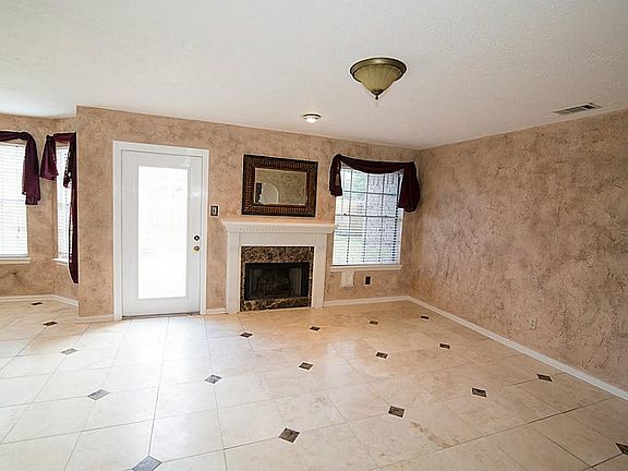5th image of 15023 Woodhorn Dr