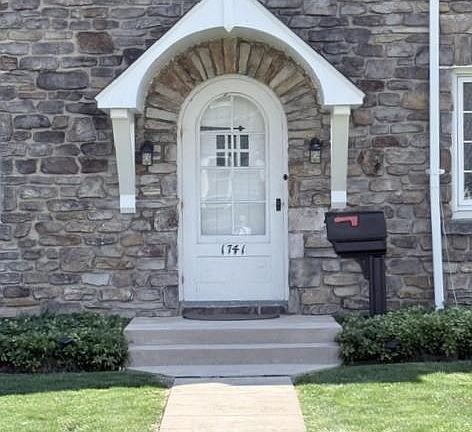 4th image of 1741 Sunshine Ave