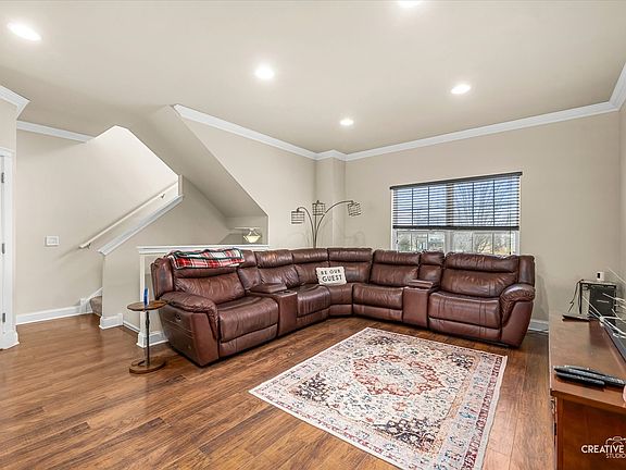3rd image of 337 Lakeshore Dr