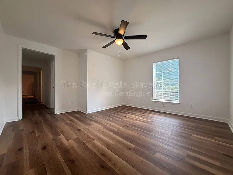 1080 E Elmwood Dr — Photo 1