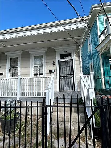 Building Photo - 2505 Annunciation St