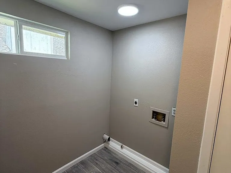 1204 Greenbriar Loop — Photo 9