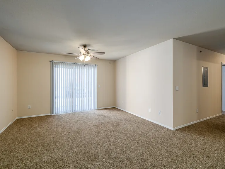 Sandstone Heights Apartments — Photo 32