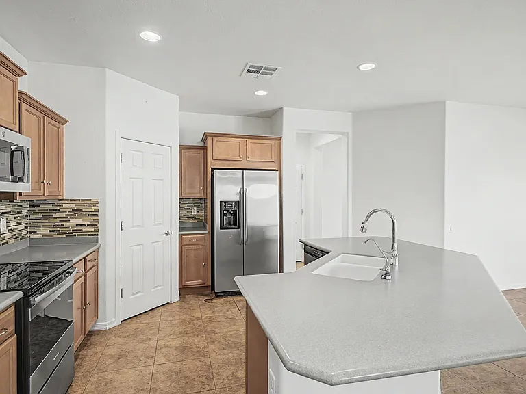 2048 W Monte Cristo Ave — Photo 15
