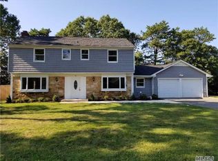 1 Locust Ave, Coram, NY 11727