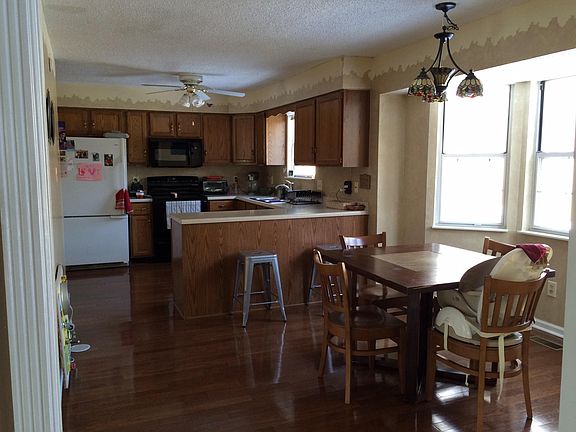 3rd image of 900 Turnberry Dr