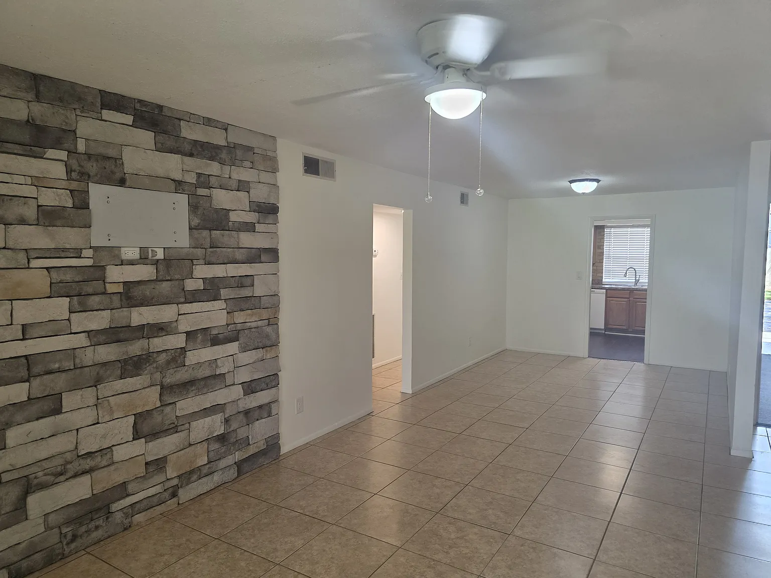 2 bed, 1138 sqft, $1,650 — Photo 4