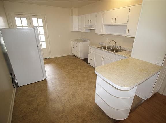 5th image of 24 Hickory Ave APT C