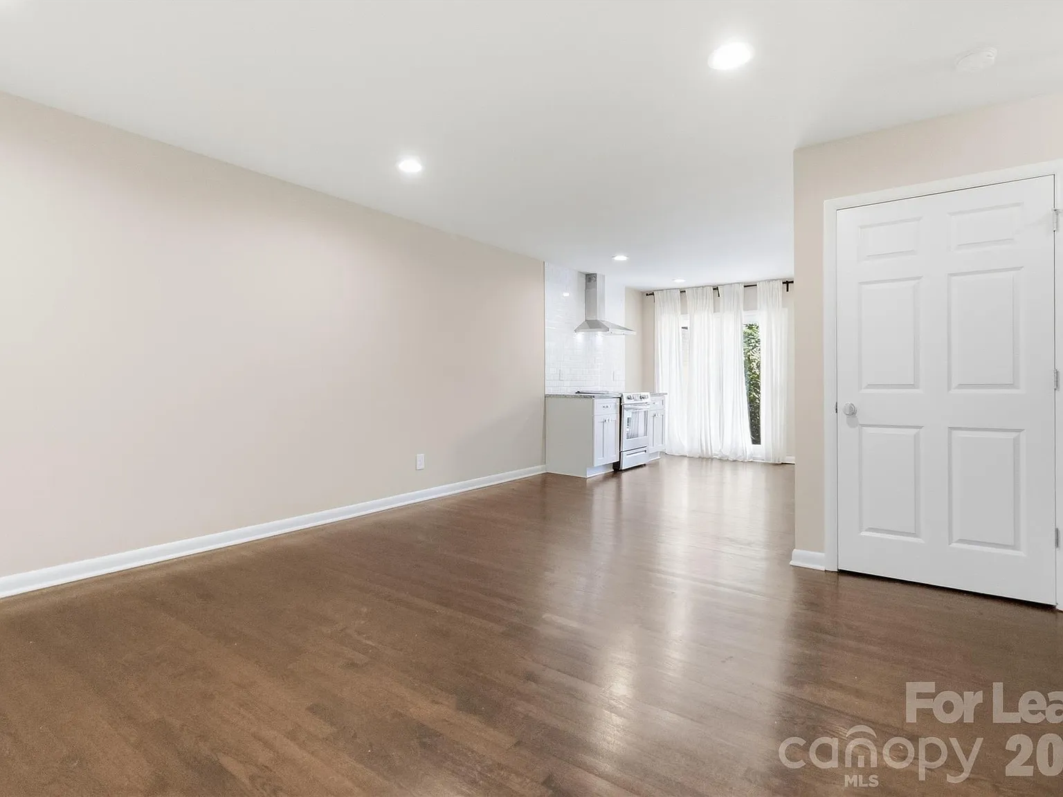 2 bed, 2.0 bath, 784 sqft, $1,750 — Photo 4