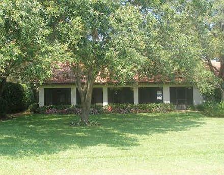 1st image of 547 Clubhouse Dr