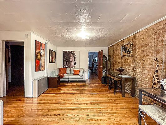 5th image of 109 Lincoln Pl