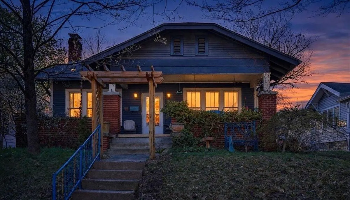 Building Photo - 469 Maple St