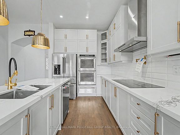 3rd image of 96 Redmond Cres