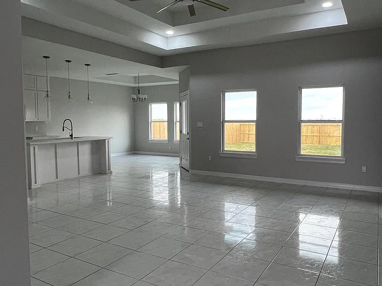 4802 Westgate Cir S — Photo 7