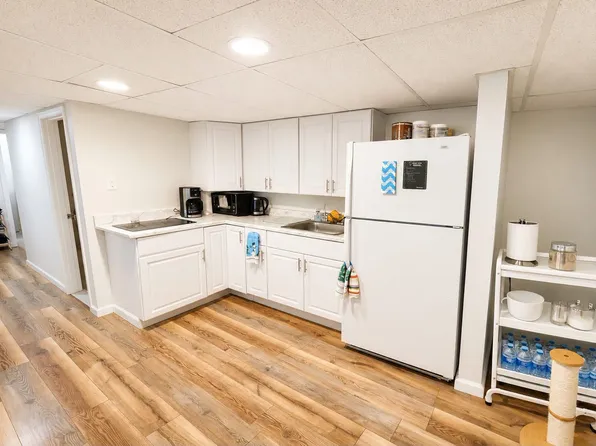 (undisclosed Address), West Babylon, NY 11704