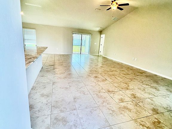 3rd image of 1508 S Gator Cir