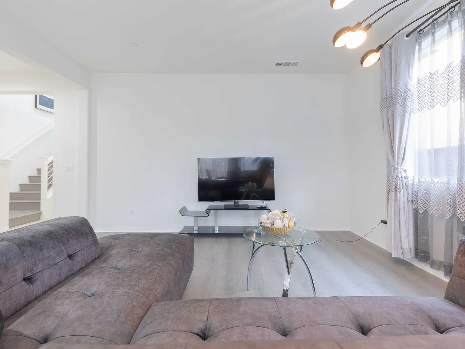 3 bed, 1695 sqft, $7,500 — Photo 2