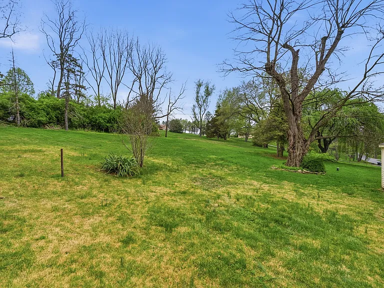 27 Wagner Ln #2 — Photo 16